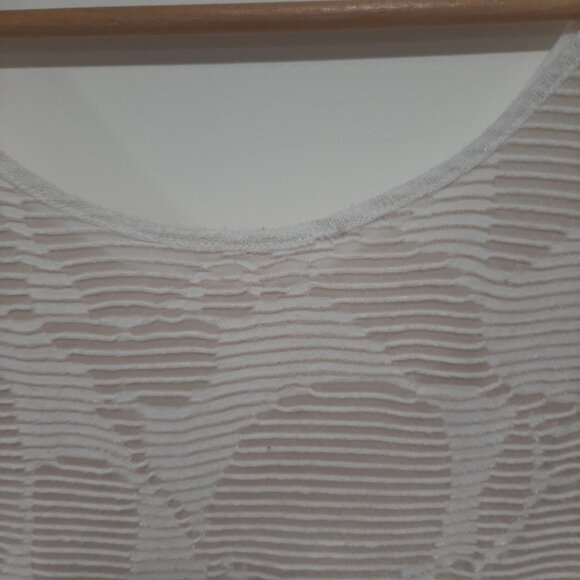 FREE WITH PURCHASE Boho minimalist sheer knit sleeveless texture top - Picture 8 of 13